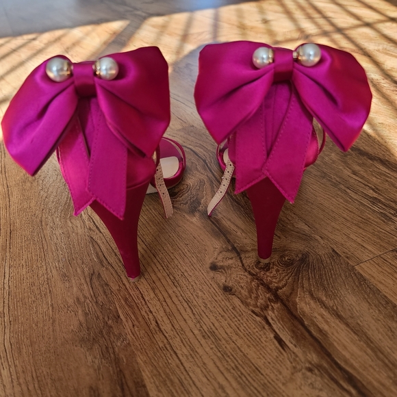 KELLY & KATIE - Picture 5 of 8